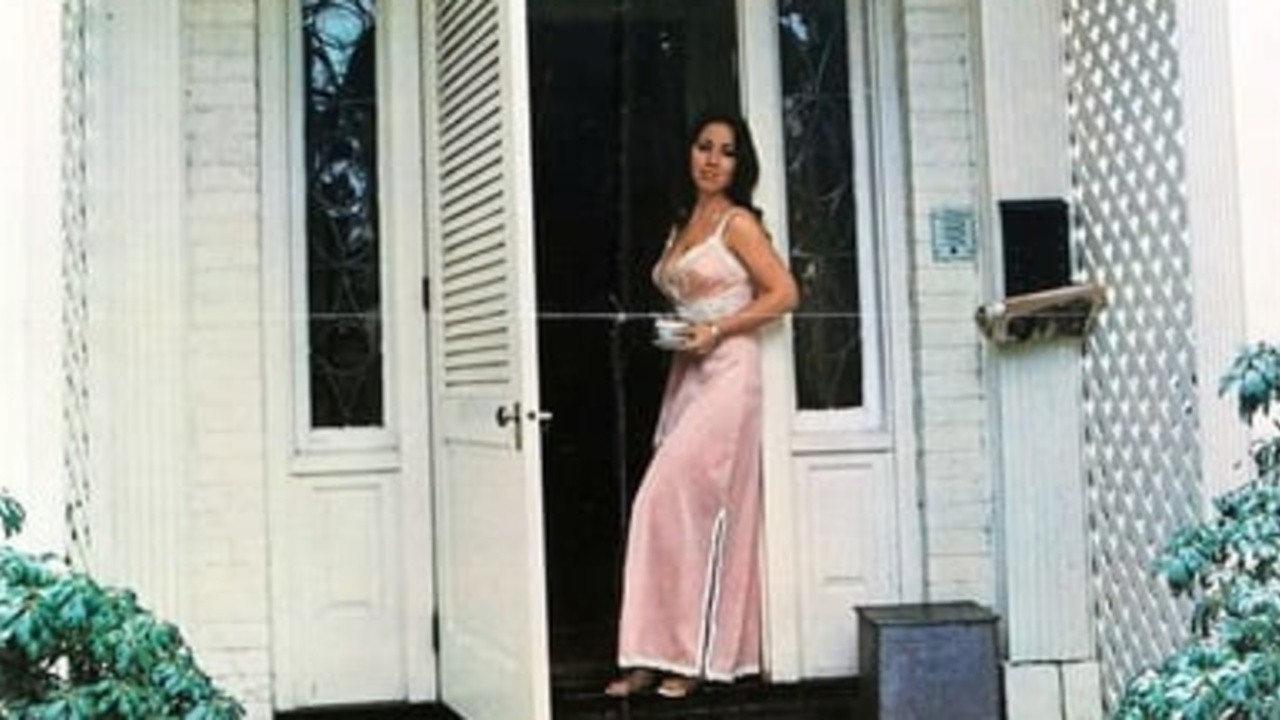 Suburban Wives