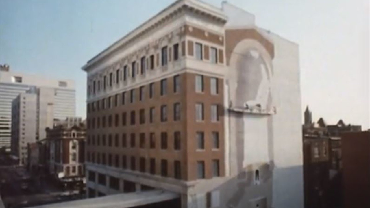 Painting the Town: The Illusionistic Murals of Richard Haas