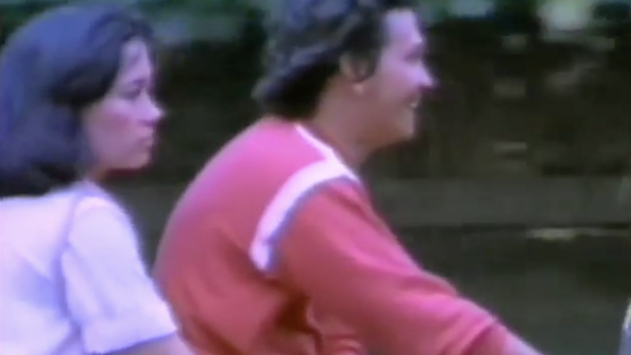 Di Sini Cinta Pertama Kali Bersemi