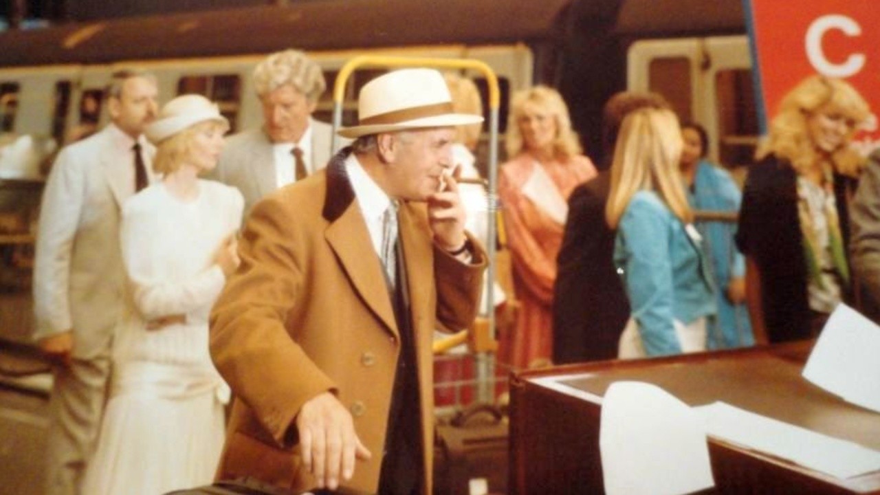 Minder: Minder on the Orient Express