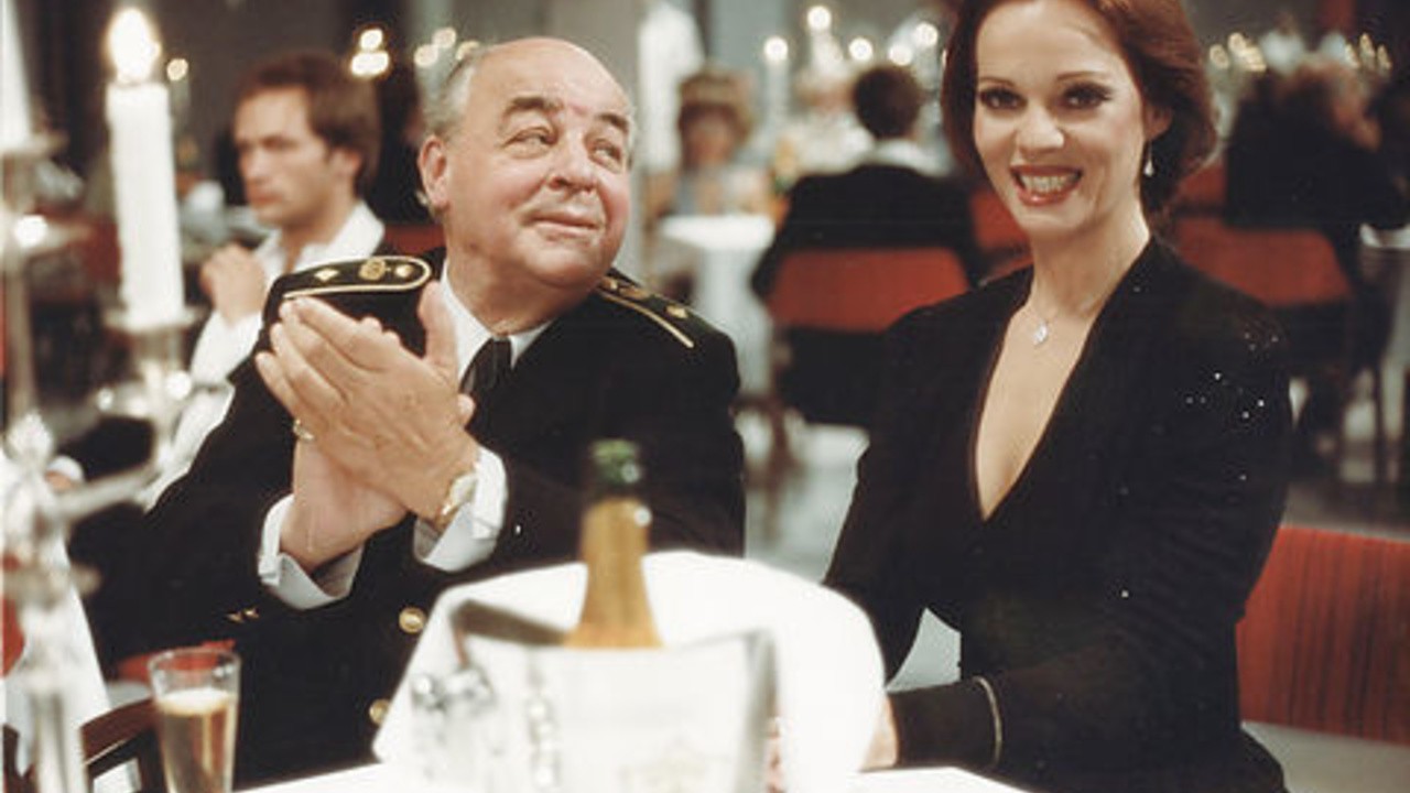 Undskyld vi er her (1980) | MUBI