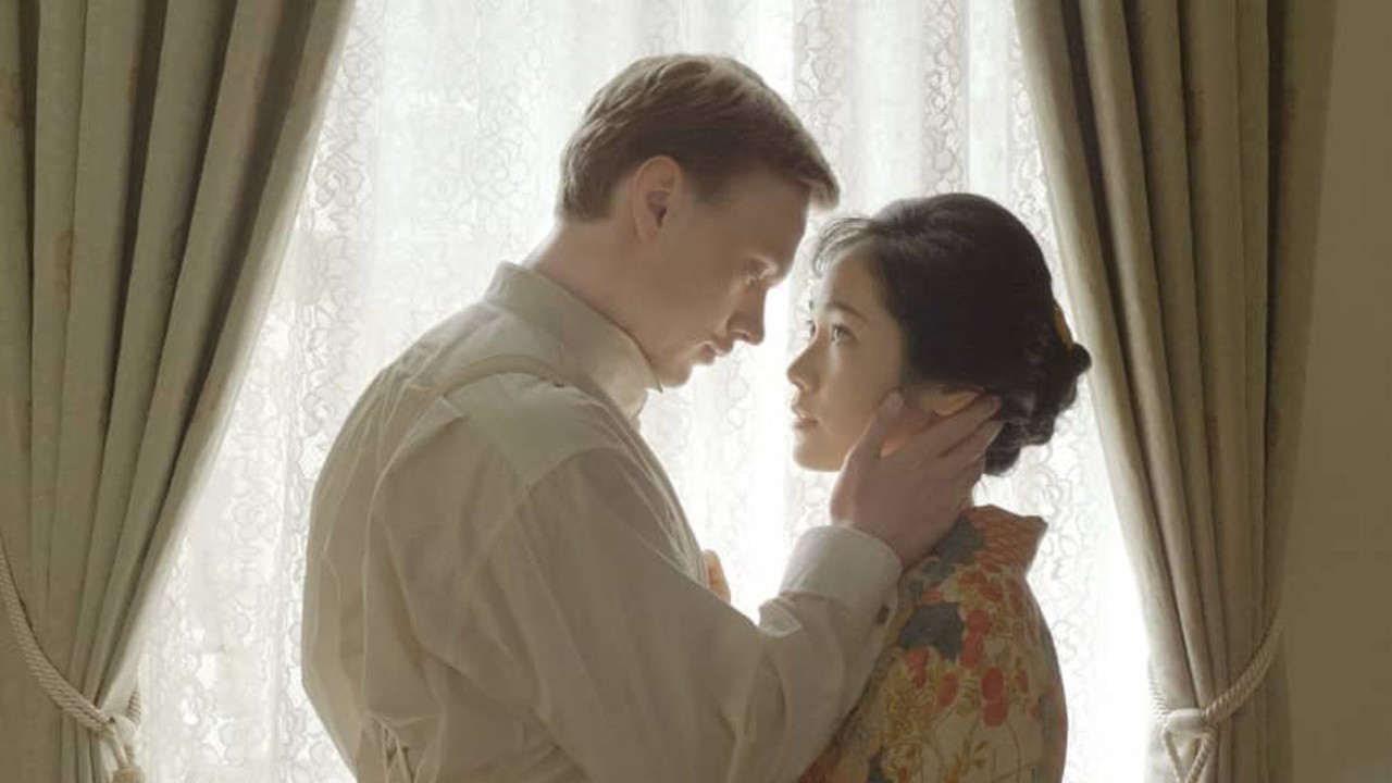 Porno ayol oz mushukini korsatadi