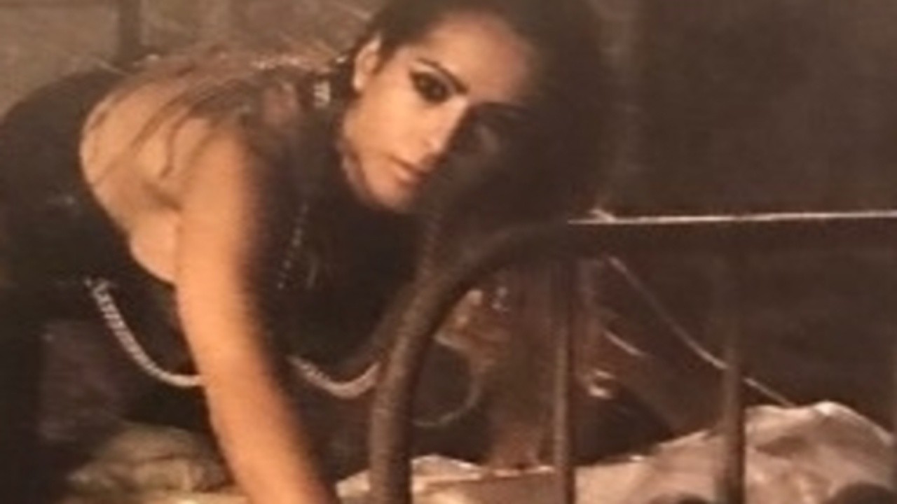 Оборона некрофилия. Paru Silios актриса 1998 некрофилия. Некрофилия фотосессия.
