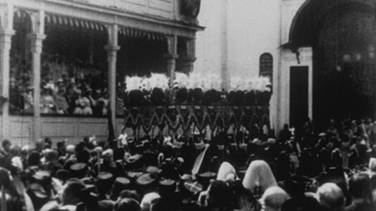 L.L. M.M. le Tsar et la Tsarine entrant dans l'église de l'Assomption [Moscou]