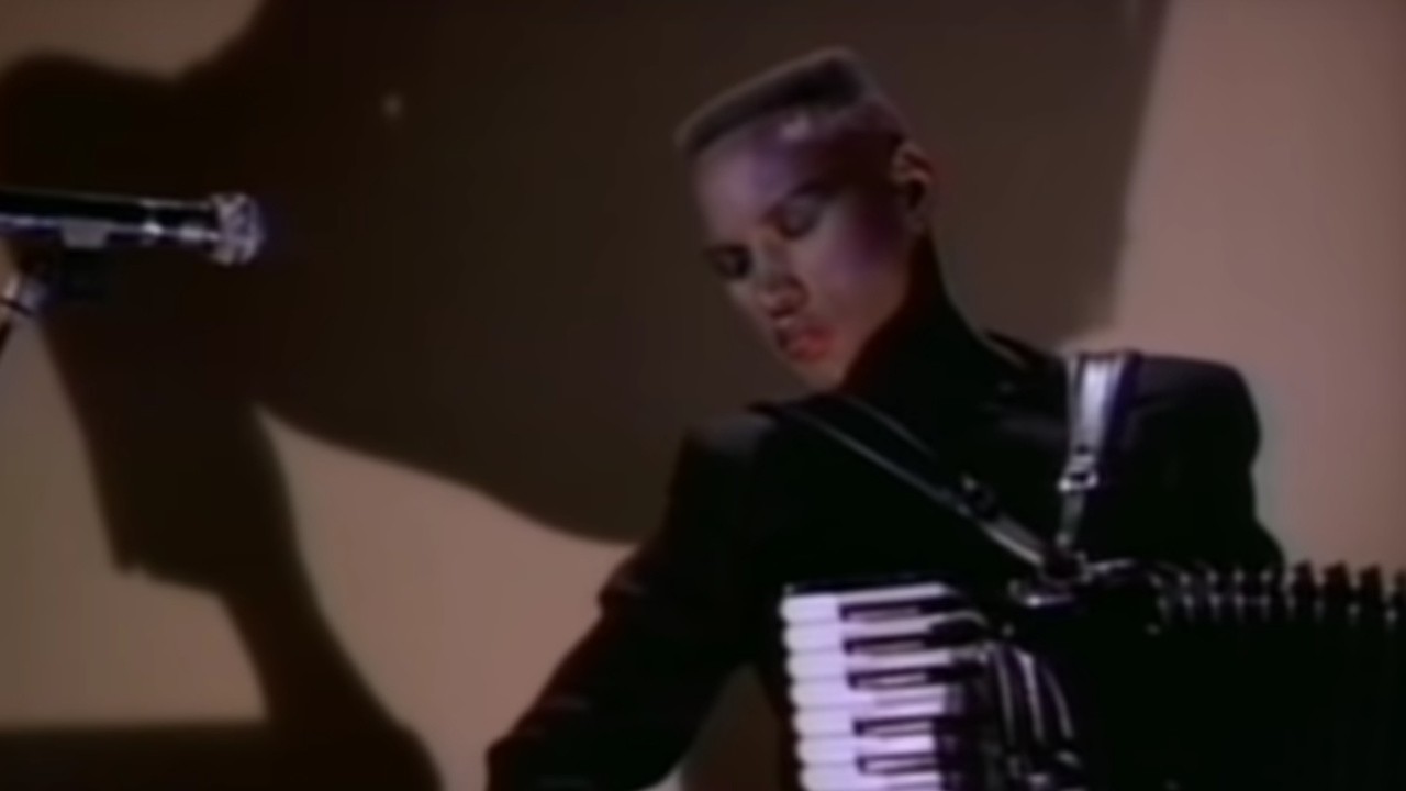 Grace Jones: I've Seen That Face Before - Libertango [MV]