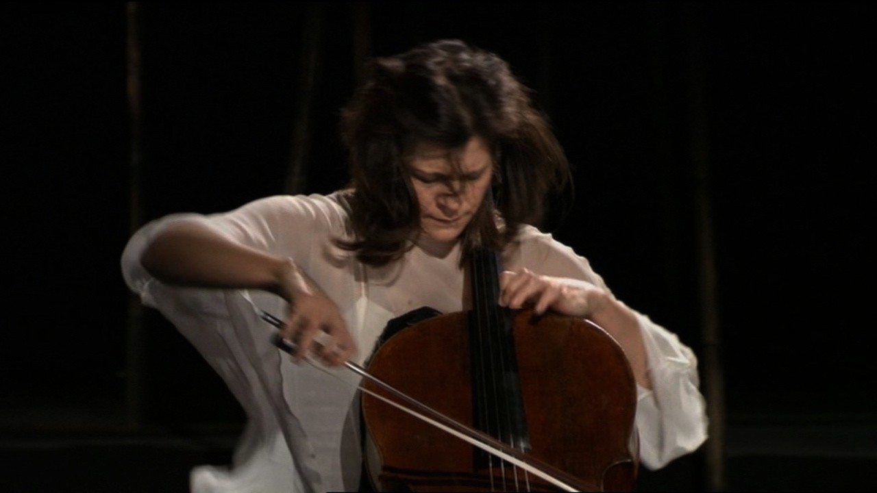 Image du film À l'Est avec Sonia Wieder-Atherton