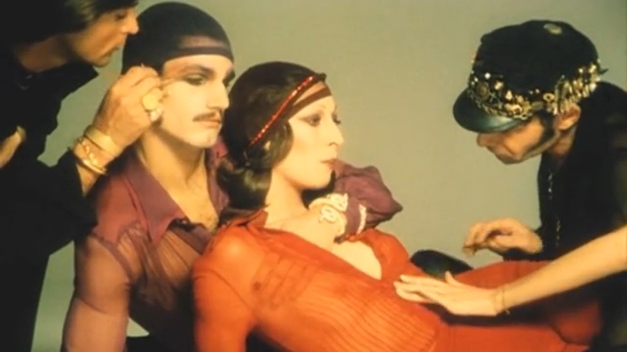 Jun Rope'CM: Anjelica Huston