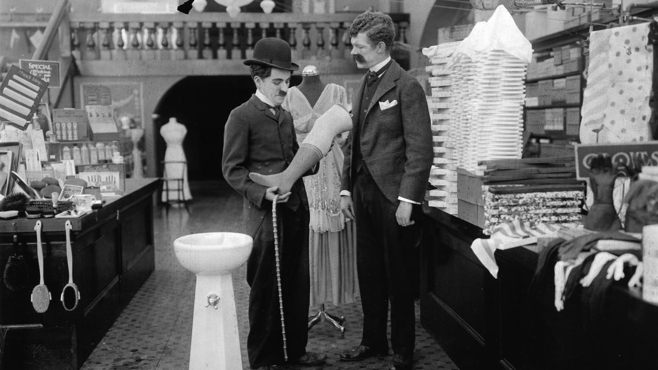 Charlot en la tienda