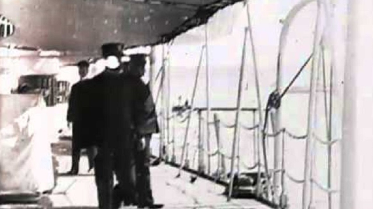 Admiral Dewey receiving the Washington and New York committees