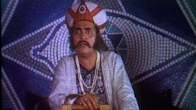 Жүктіліктің ерте кезеңінде сарғыш разряд Катя Дубакина жалаңаш