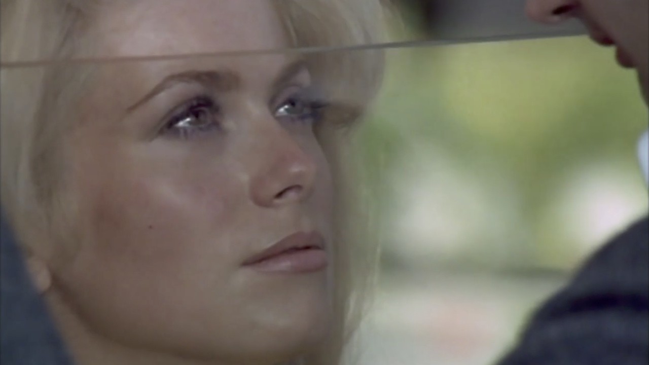 Elle, Seule