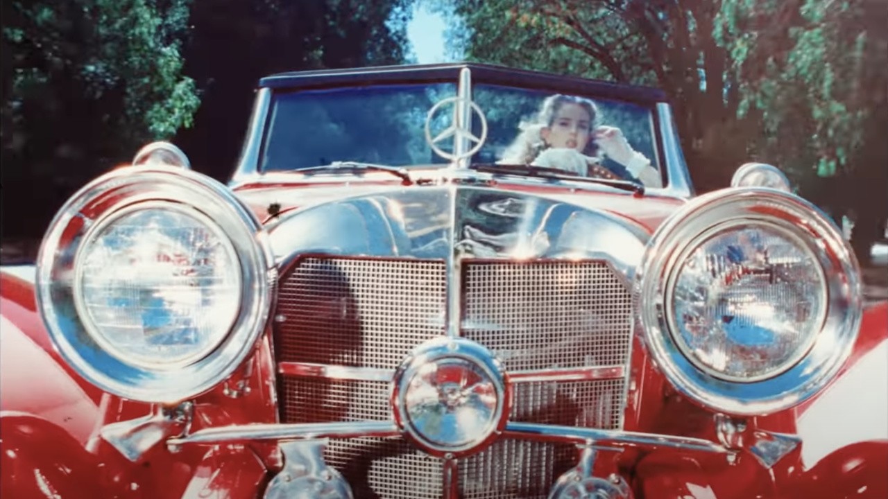 Lana Del Rey: Chemtrails Over the Country Club [MV]
