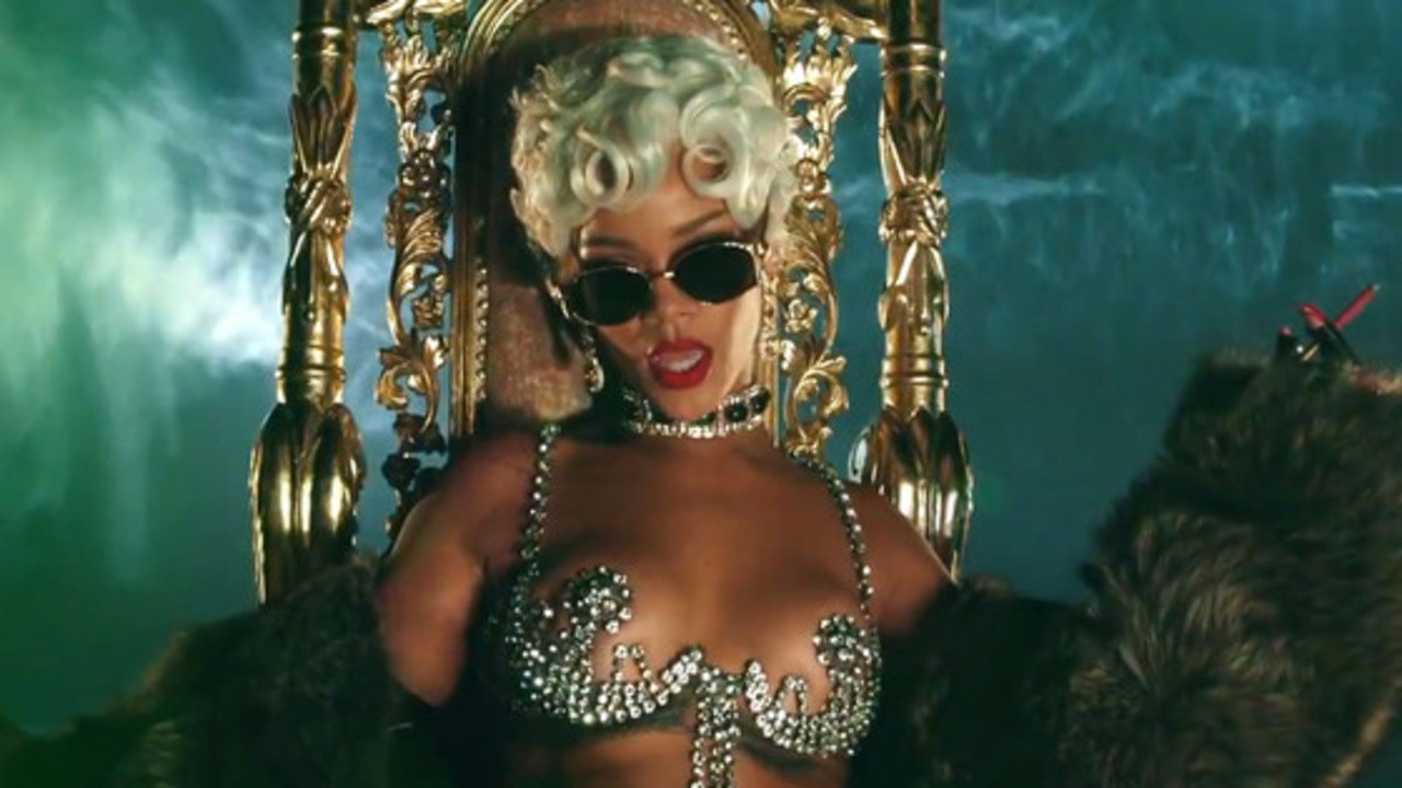 Rihanna: Pour It Up [MV]