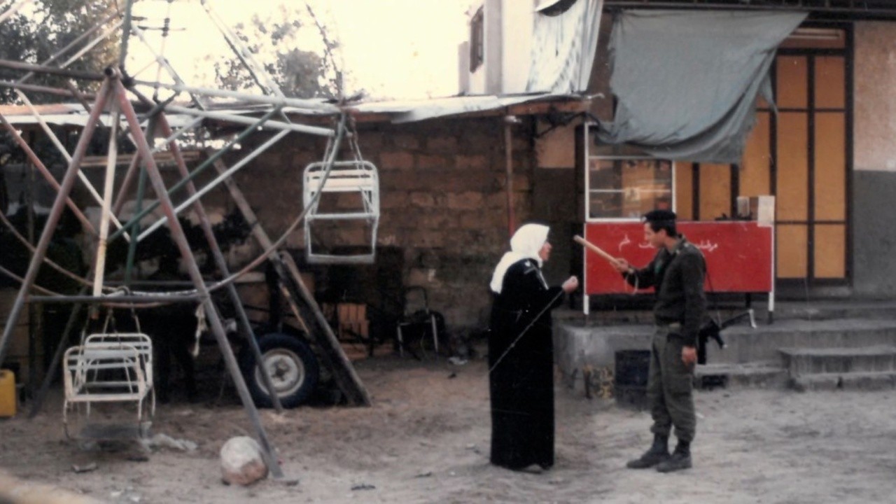 Image du film Les 54 premières années - Manuel abrégé d'occupation militaire