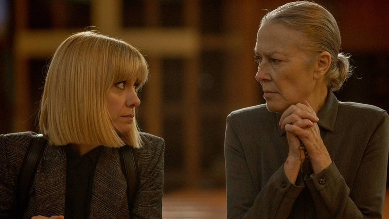 Série espanhola na Netflix tem reviravoltas tão fortes que está deixando todos em choque pensarcontemporaneo.com - Série espanhola na Netflix tem reviravoltas tão fortes que está deixando todos em choque