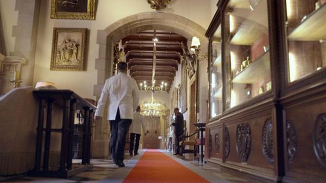 At the Top - The Discrete World of the Superrich