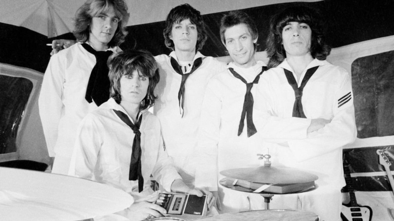 The Rolling Stones: It's Only Rock 'n Roll (But I Like It) [MV]