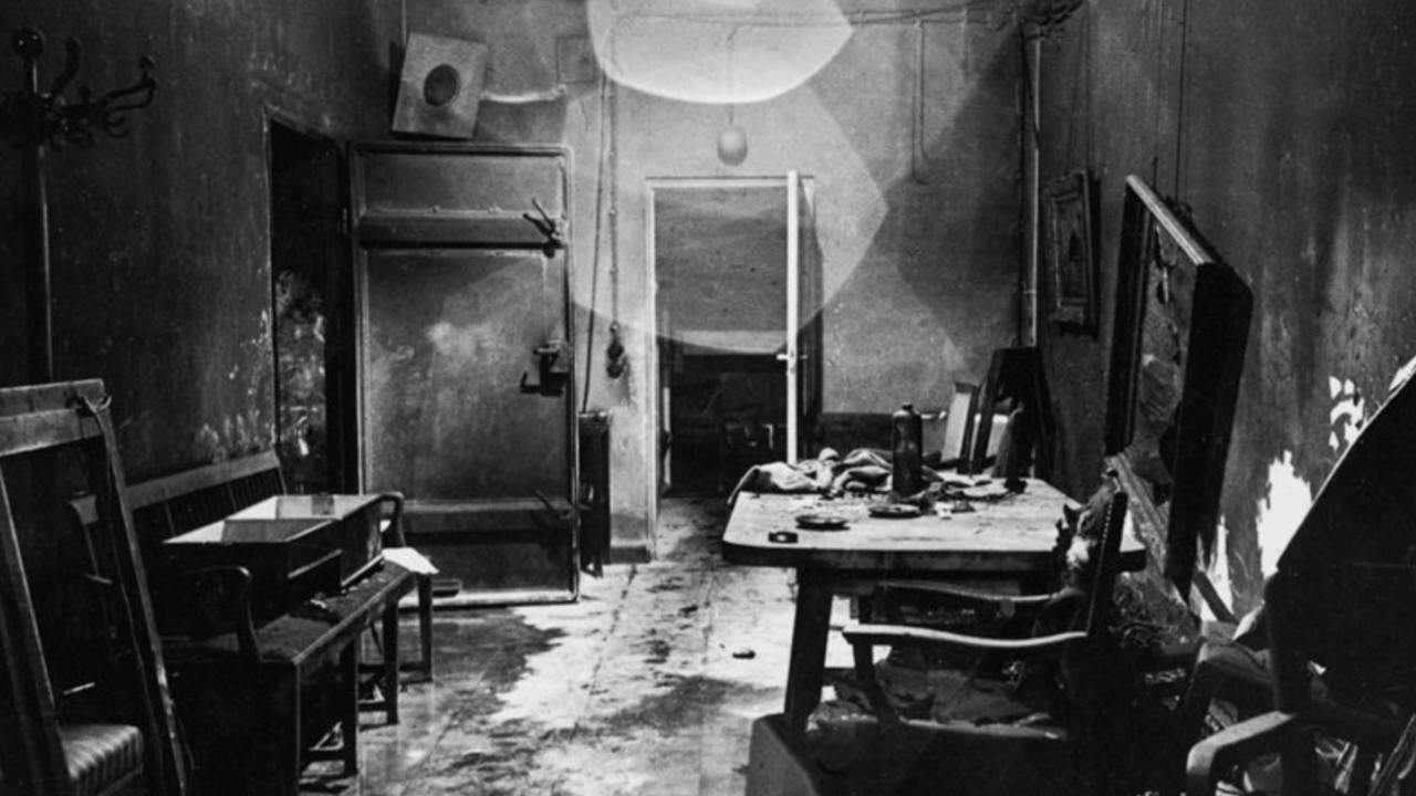 Dead Men's Secrets: Escape from Hitler's Bunker