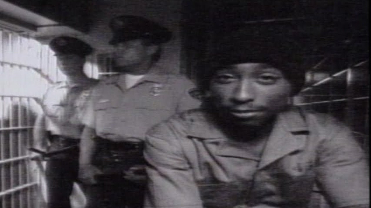 Tupac Shakur: Trapped [MV]