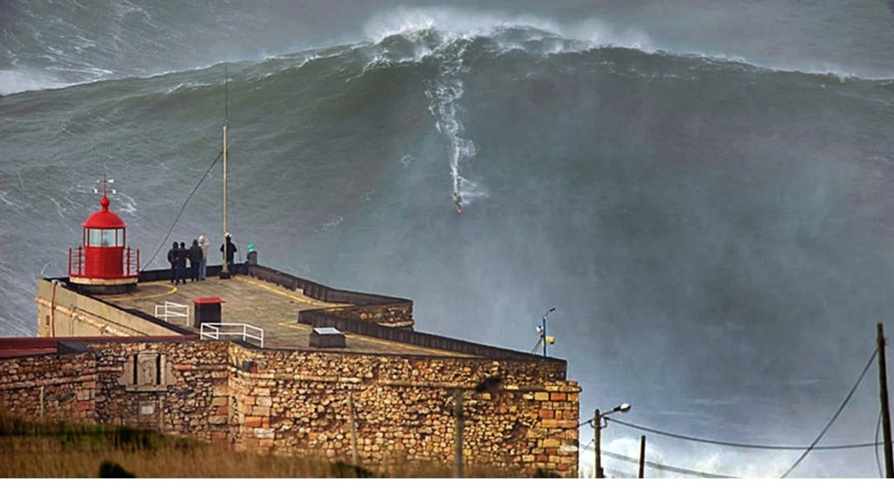 100 Foot Wave