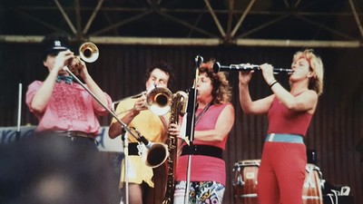 Yalangoch semiz kampir Yalangoch Ladybug va Super Card rasmlari