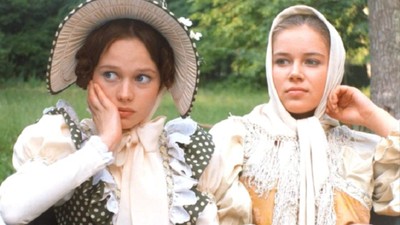 Men mushukimni lab boyogi bilan boyadim (foto) Rus pornosi: Katta yoshli rus erkak toshakda qizni sikadi.