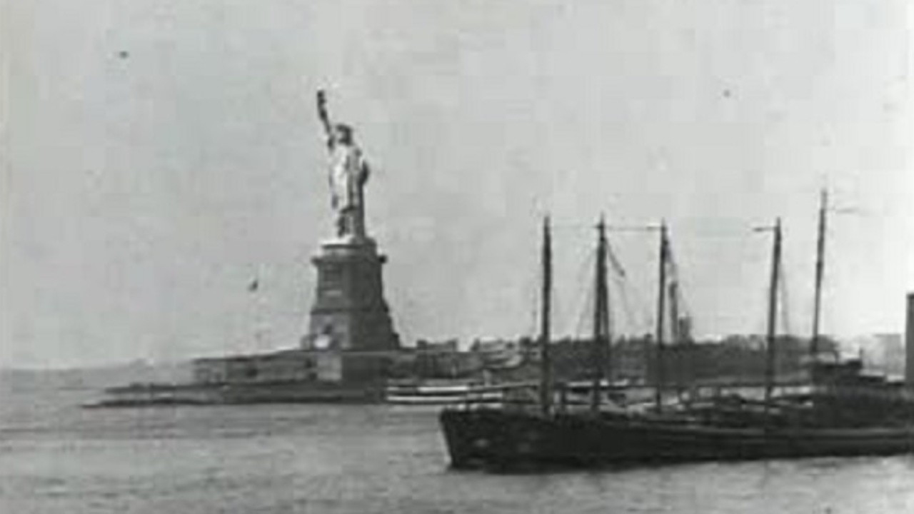 Around the Statue of Liberty - A walk through the USA