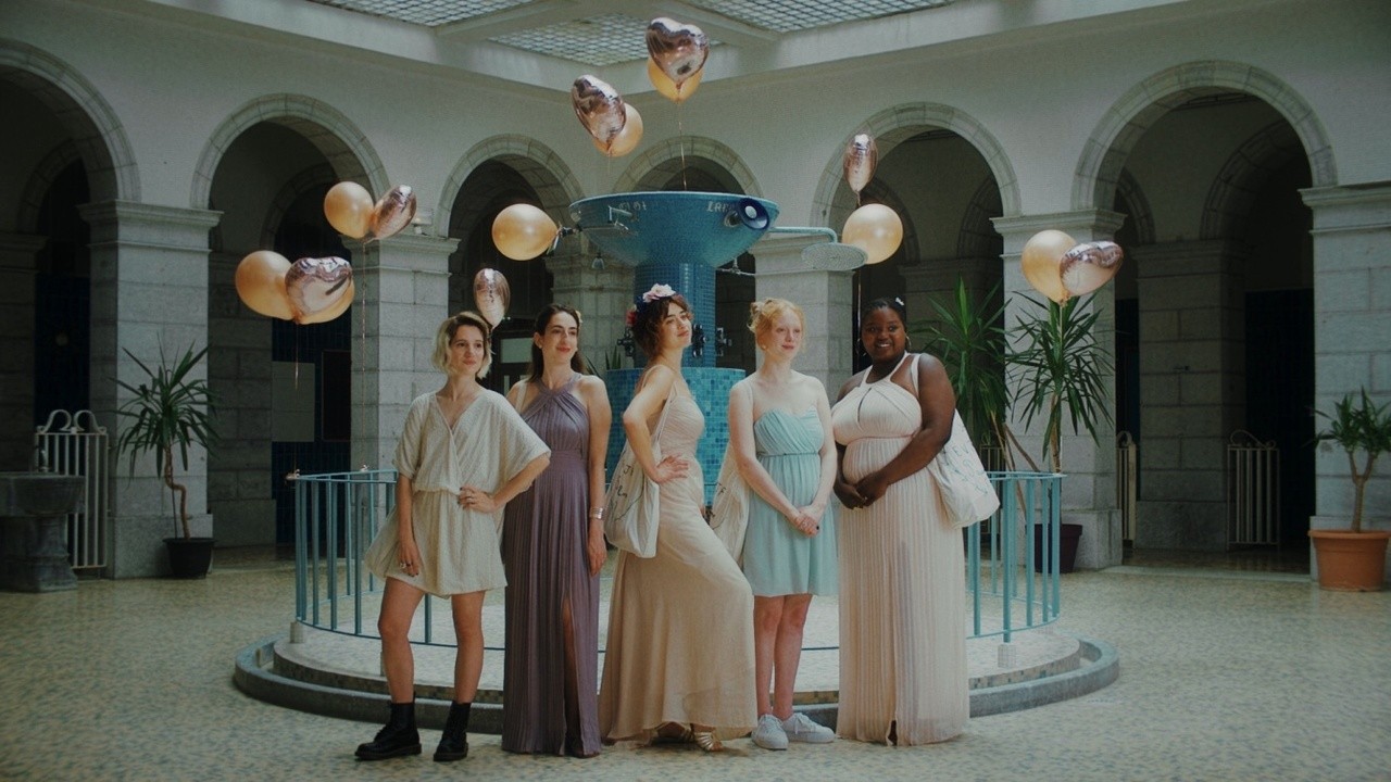 Image du film Des jeunes filles enterrent leur vie