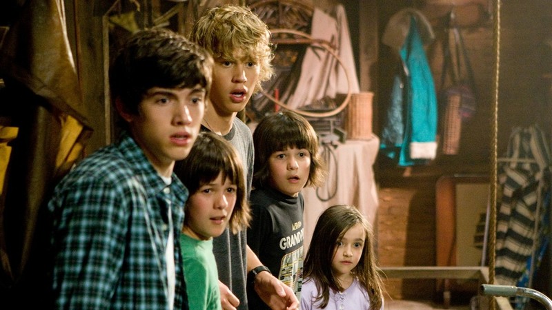 Aliens In The Addict Aliens in the Attic (2009) | MUBI