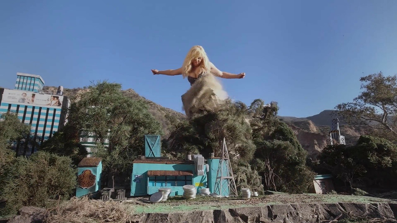 Attack of the 50 Foot CamGirl
