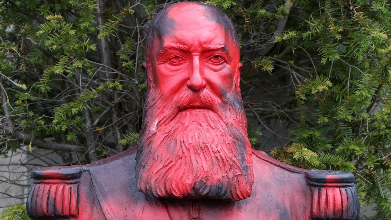White King, Red Rubber, Black Death