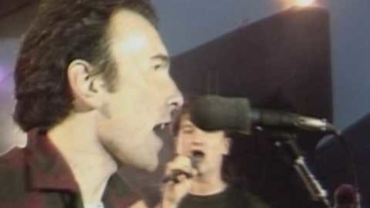 U2: Sunday Bloody Sunday [MV]