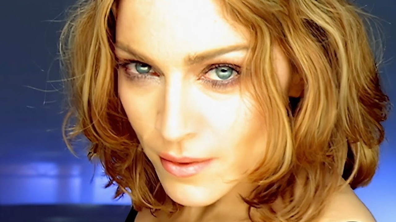 Madonna: Beautiful Stranger [MV]