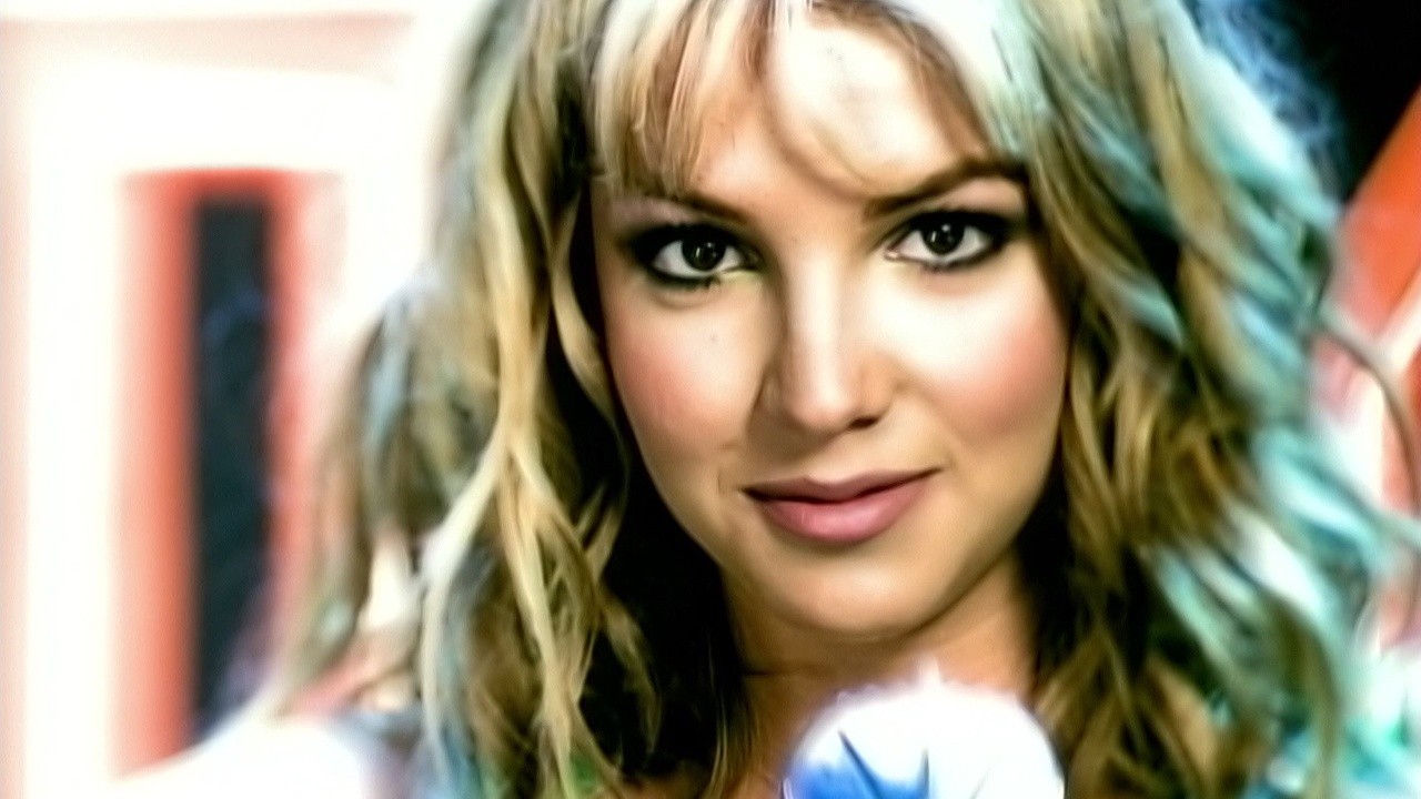 Britney Spears: (You Drive Me) Crazy [MV]