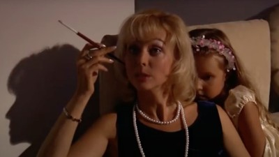 Onlayn Goth porno Barmoqlari bilan ozini silaydi