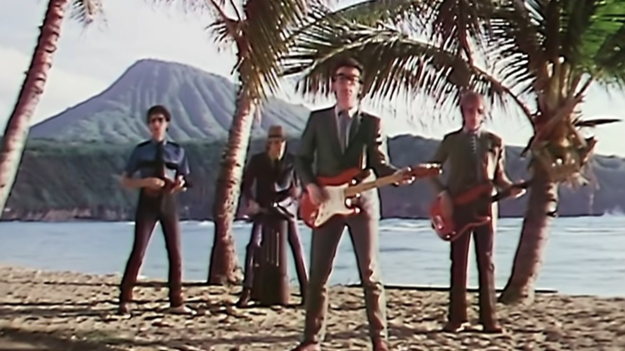 Elvis Costello & The Attractions: Oliver's Army [MV]