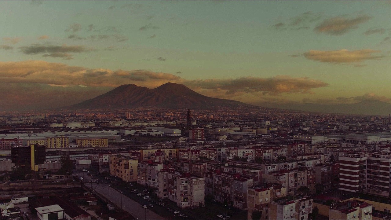 Vesuvio or: How They Learned to Live Between Volcanoes