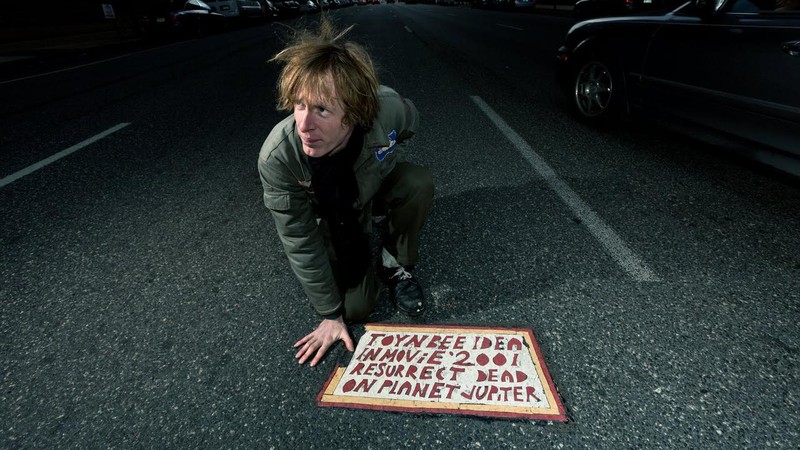 Resurrect Dead: The Mystery of the Toynbee Tiles