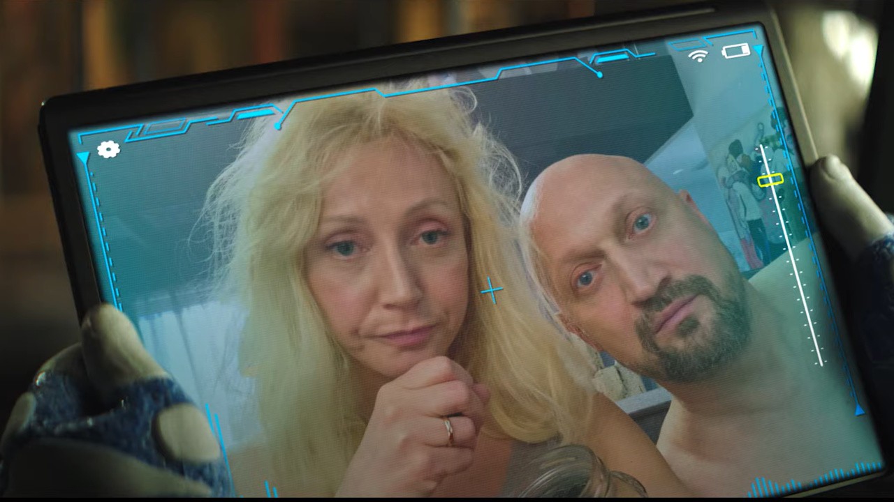 Hojatxonaga siyayotgan qizlar