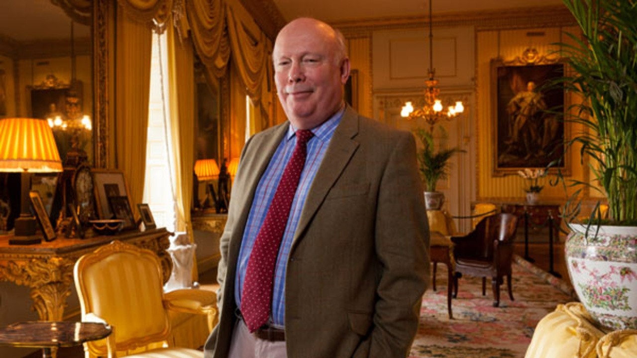 Great Houses with Julian Fellowes