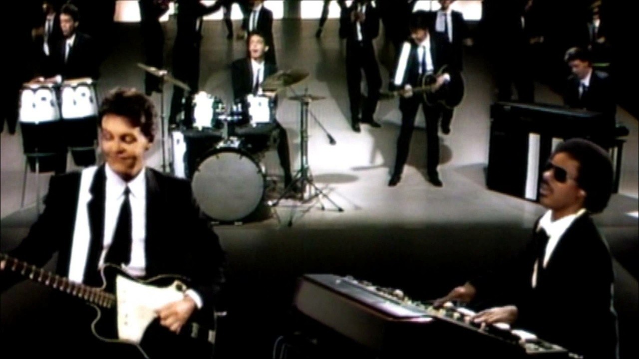 Paul McCartney & Stevie Wonder: Ebony and Ivory [MV]