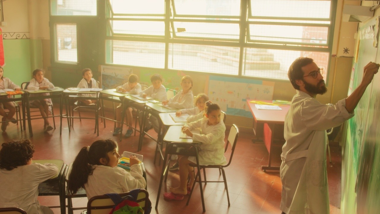 Una Flor en el Barro (2023) | MUBI
