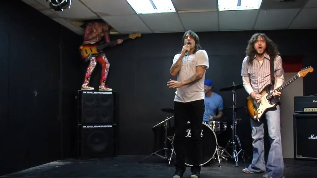 Red Hot Chili Peppers: Tell Me Baby [MV]
