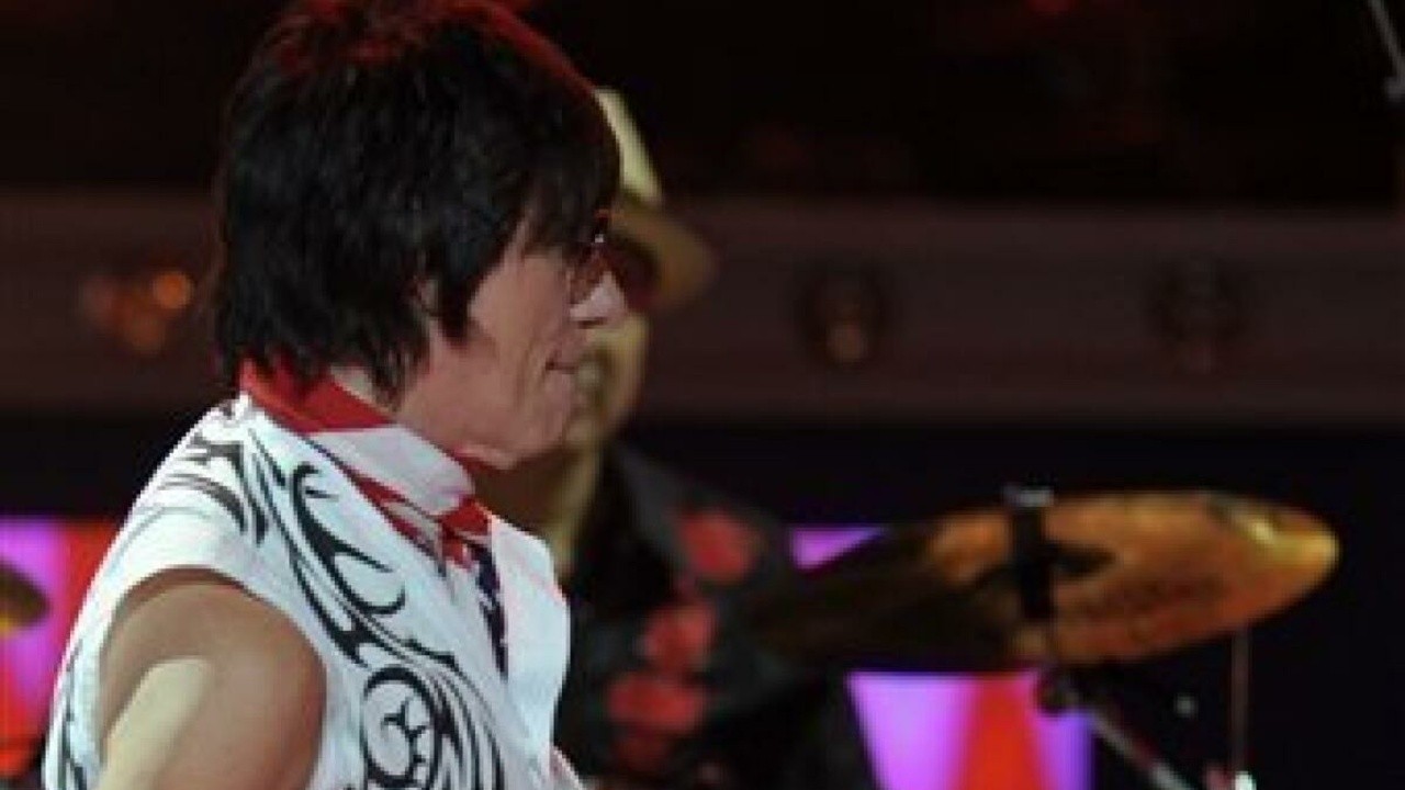 Jeff Beck Honors Les Paul