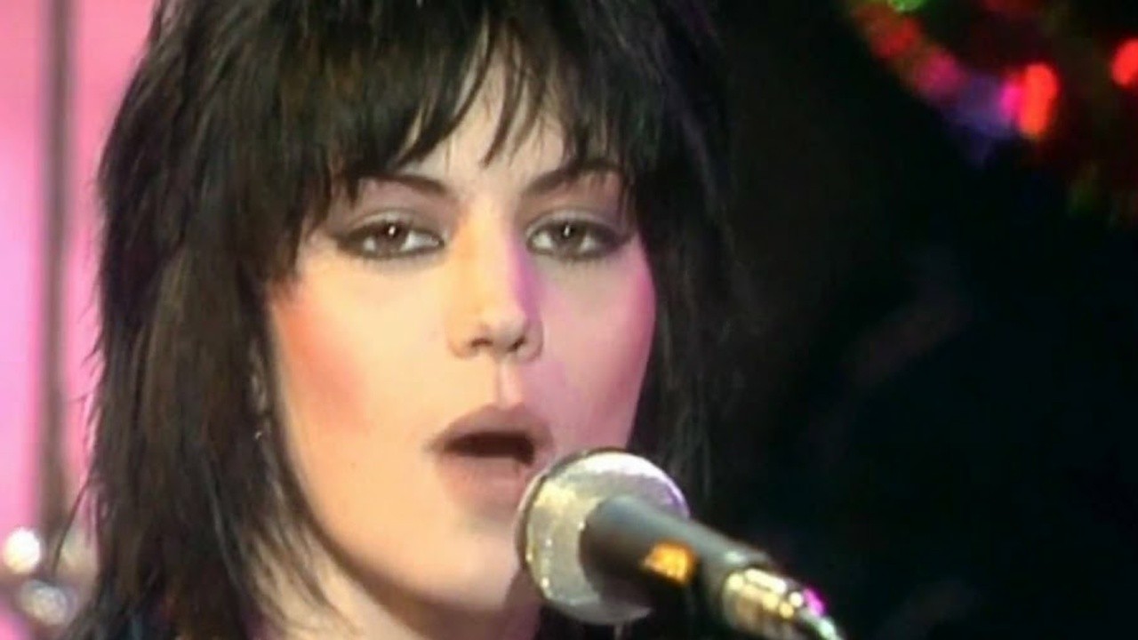 Joan Jett & the Blackhearts: Crimson and Clover [MV]