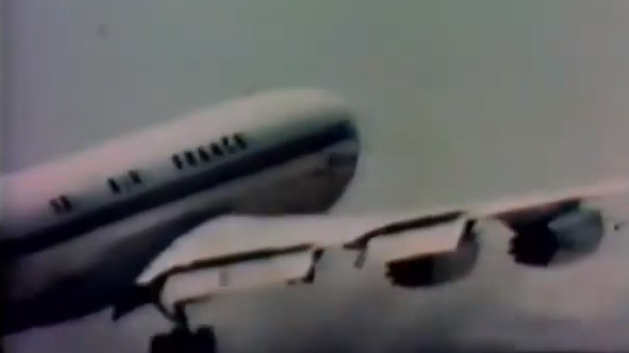 The Beatles: Back in the U.S.S.R. [MV]