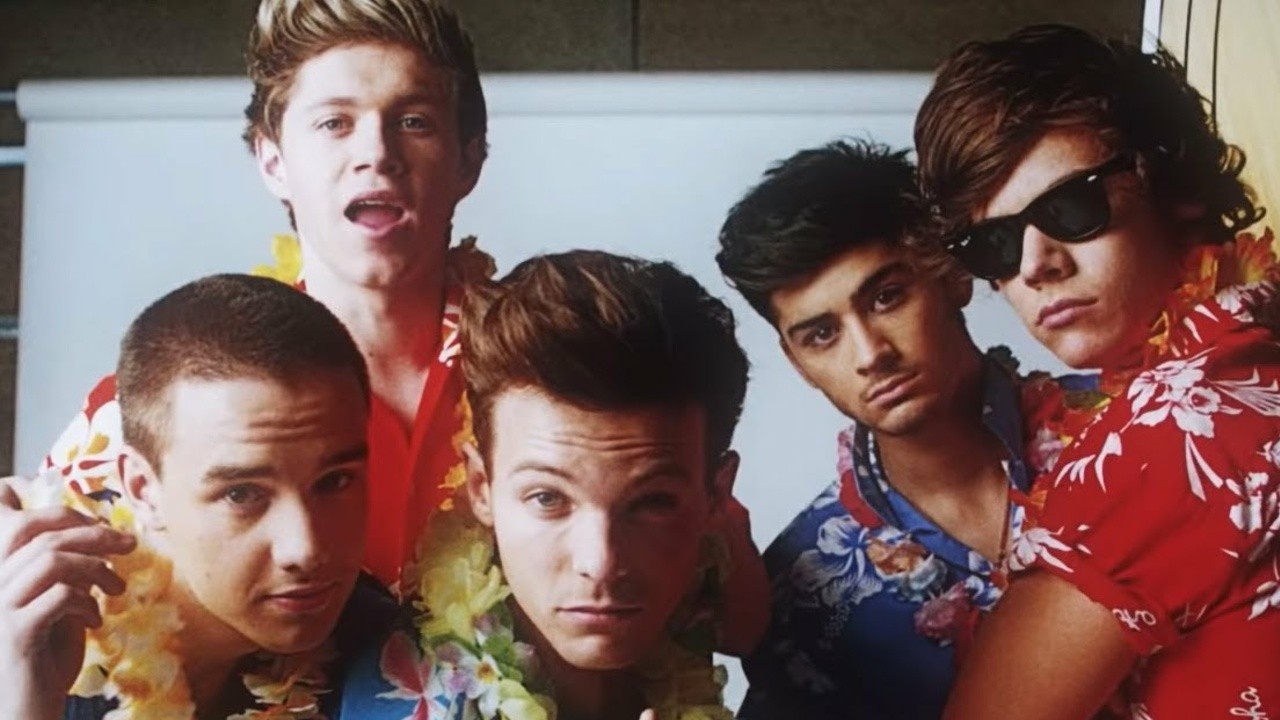 One Direction: Kiss You [MV]