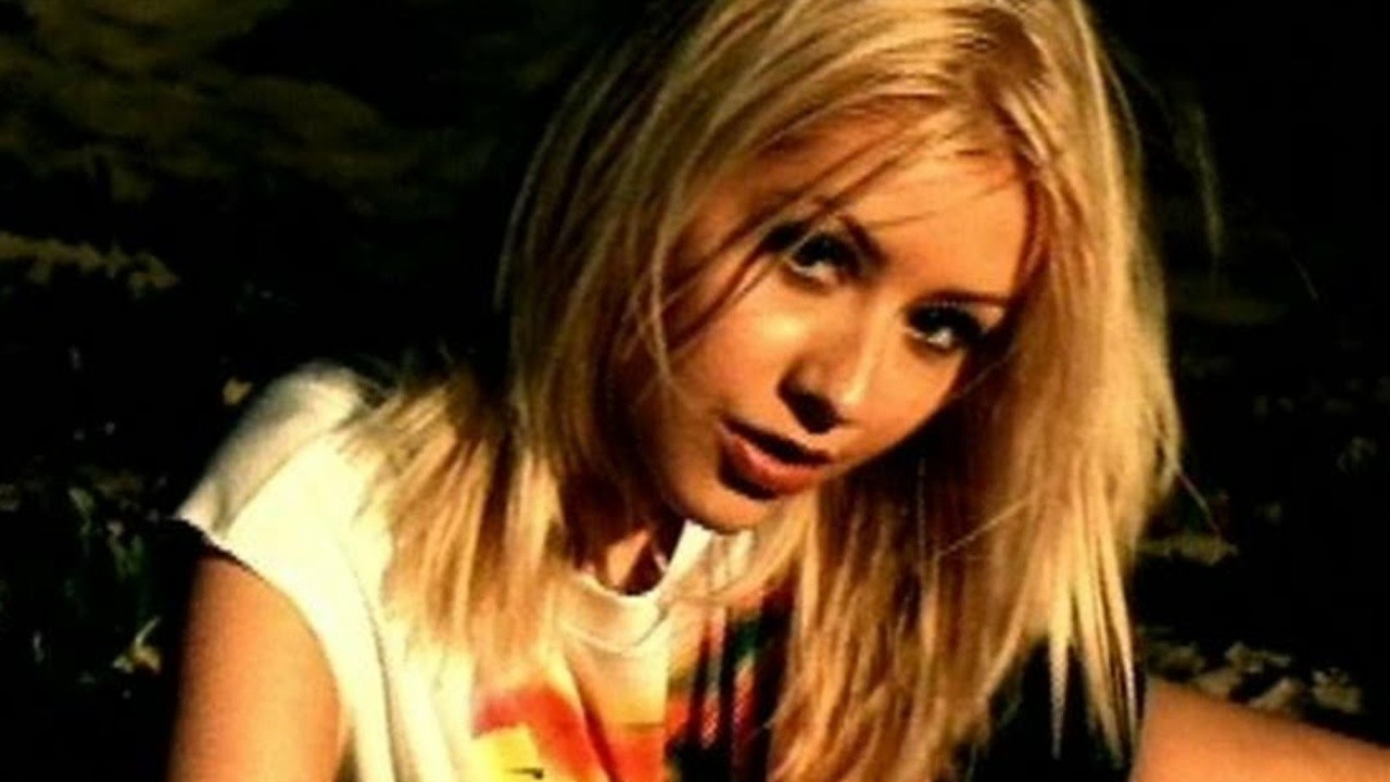 Christina Aguilera: Genie in a Bottle [MV]