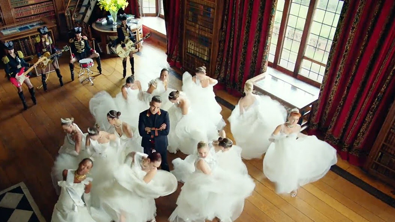 Robbie Williams: Party Like a Russian [MV]
