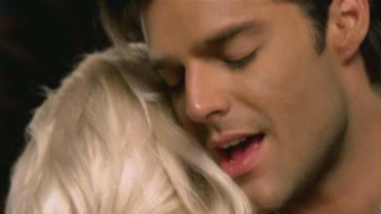 Ricky Martin Feat. Christina Aguilera: Nobody Wants to Be Lonely [MV]